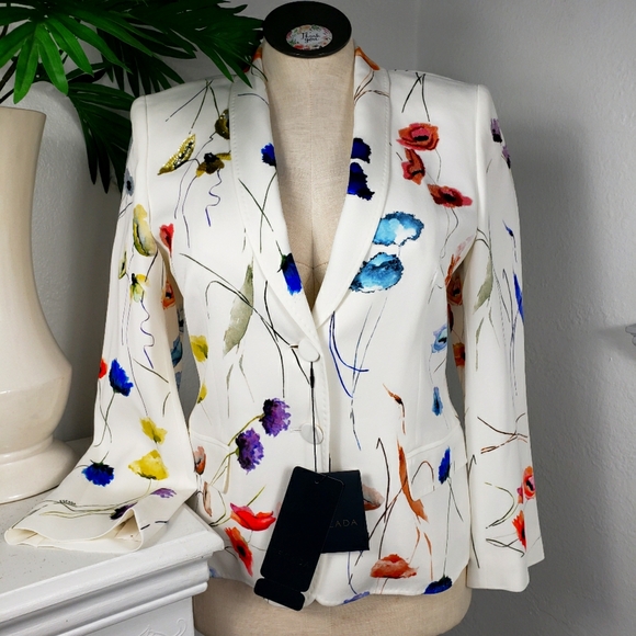 Escada White w/ Bright Floral& Sequin details. Pockets 40/10 Feminine Medium